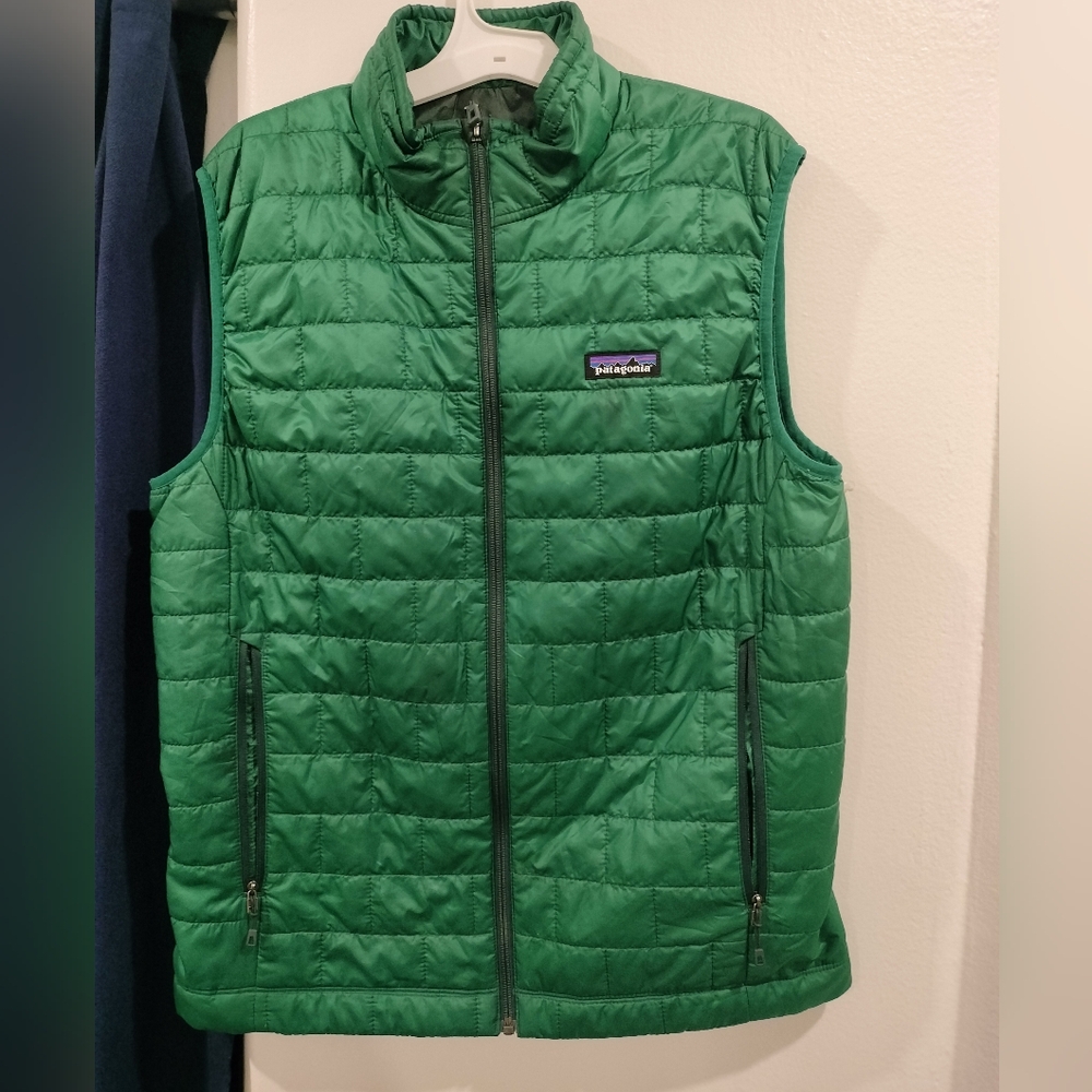 Patagonia Men's Green Quilted Down Vest